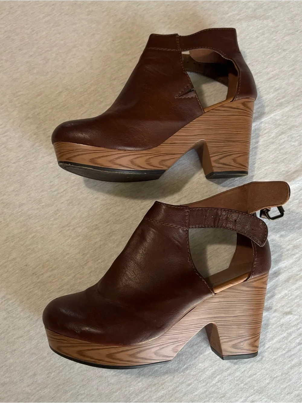 Pierre Dumas Brown Faux Leather Platform Cutout Clogs Heels Size 7